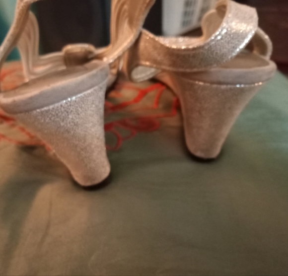 🤠New York Transit Simple Embellished  Slip On Heels Size 10M - Picture 7 of 8